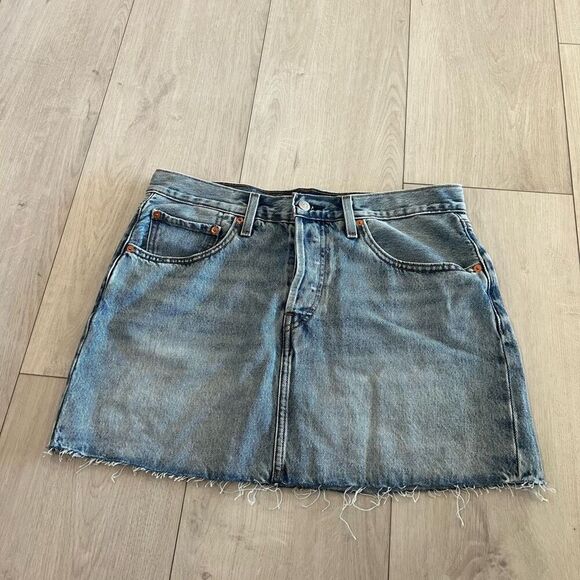 Levi’s icon demin skirt size 30 - Picture 1 of 7